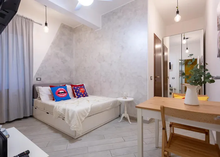 Stanza Comoda e Silenziosa con Bagno Privato e Area Lavoro e Relax